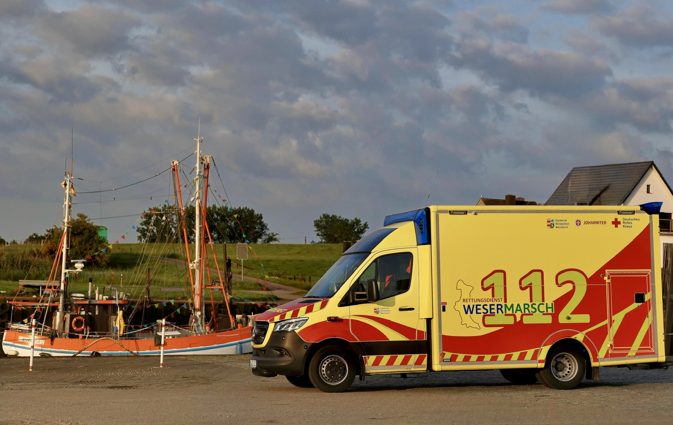 Rettungswagen Eigenbetrieb Rettungsdienst Wesermarsch